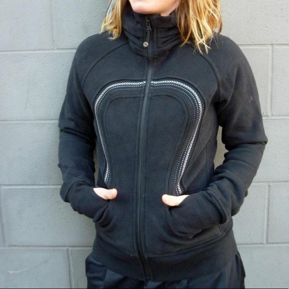 Sz 6 Lululemon black cuddle up jacket